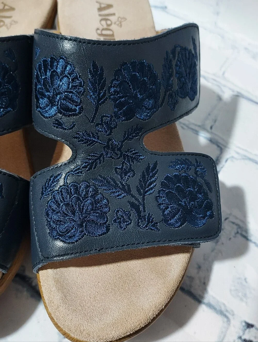 Alegria LIN 622 N Embroidered Leather Navy Wedge Sandal Size 37 Size 7-7.5 US